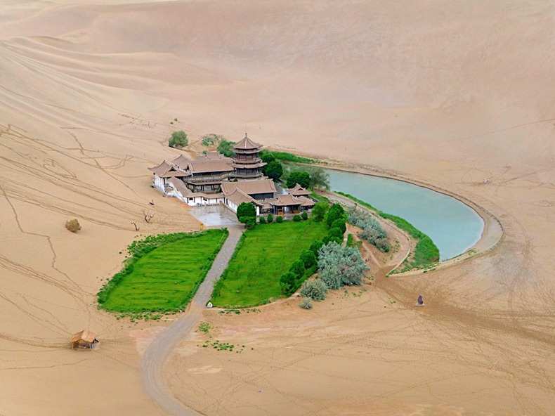 Top 10 Most Beautiful And Amazing Desert Oasis In The World