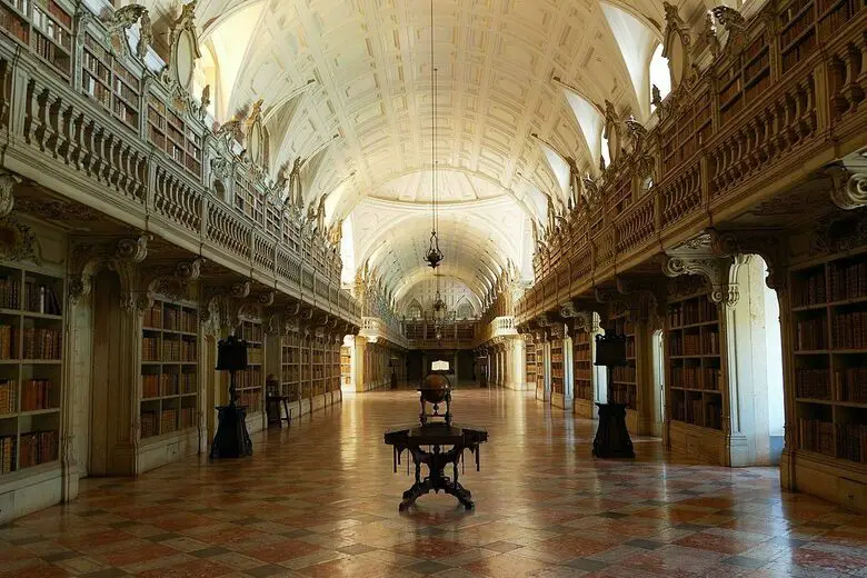 The Bibliotheca do Convento de Marfa is located in the town of Marfa, Portugal Most Beautiful Libraries Around The World